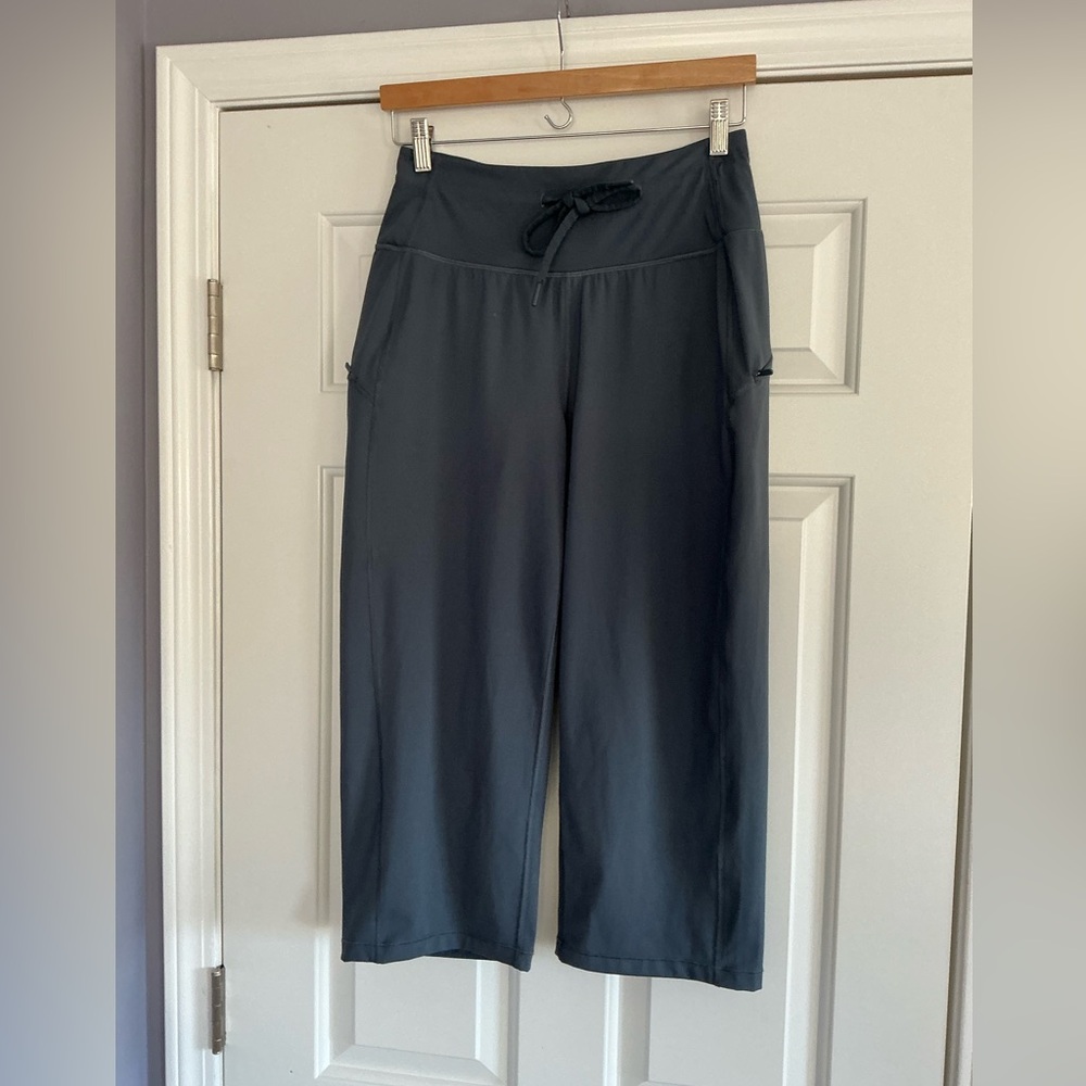 Athleta Ultimate Crop Pants in Granite Blue S/P